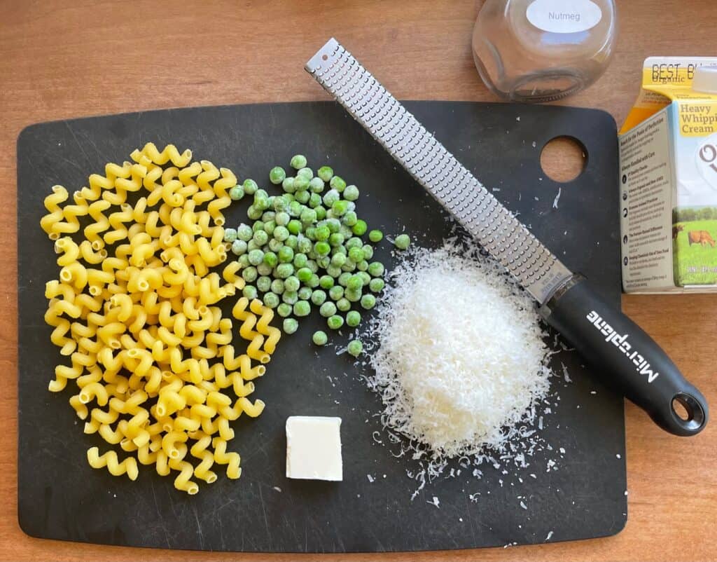 ingredients for the cavatappi alfredo and peas recipe.
